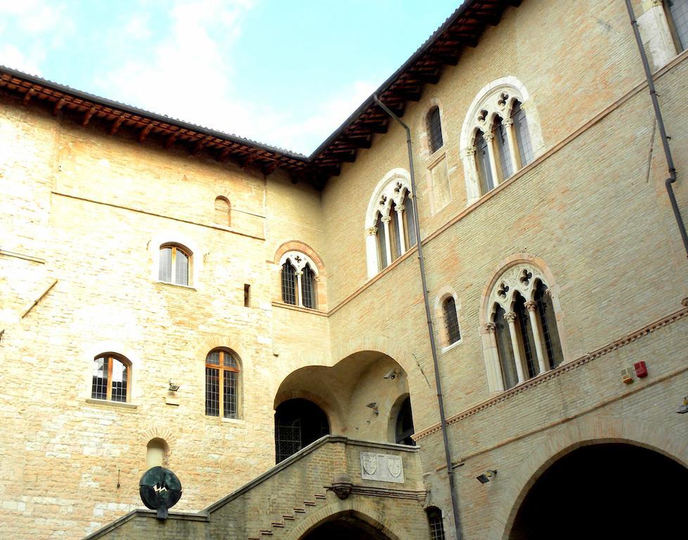 Residenza Mazzini Foligno Zewnętrze zdjęcie